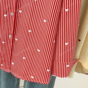 Chemise à col polo à imprimé cœur et rayures pour femme - Chemisier casual à manches longues à boutons pour les vacances, Tenue de tous les jours pour le printemps, l'été et l'automne