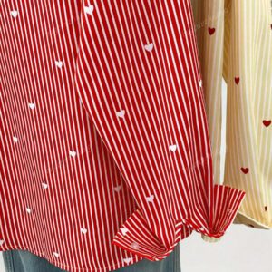 Chemise à col polo à imprimé cœur et rayures pour femme - Chemisier casual à manches longues à boutons pour les vacances, Tenue de tous les jours pour le printemps, l'été et l'automne