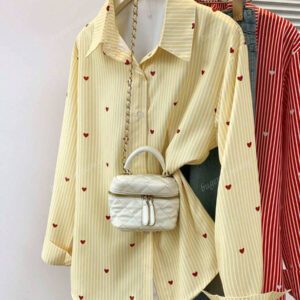 Chemise à col polo à imprimé cœur et rayures pour femme - Chemisier casual à manches longues à boutons pour les vacances, Tenue de tous les jours pour le printemps, l'été et l'automne