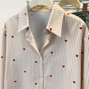 Chemise à col polo à imprimé cœur et rayures pour femme - Chemisier casual à manches longues à boutons pour les vacances, Tenue de tous les jours pour le printemps, l'été et l'automne