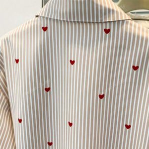 Chemise à col polo à imprimé cœur et rayures pour femme - Chemisier casual à manches longues à boutons pour les vacances, Tenue de tous les jours pour le printemps, l'été et l'automne