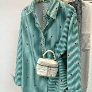 Chemise à col polo à imprimé cœur et rayures pour femme - Chemisier casual à manches longues à boutons pour les vacances, Tenue de tous les jours pour le printemps, l'été et l'automne