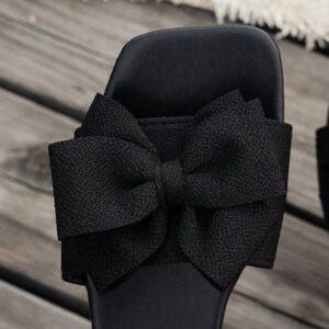 Nouvelles sandales blanches pour femmes, mode mignonne et légère avec décoration de nœud, chaussures plates à bout carré, matériau en tissu convenant aux étudiantes, à la vie quotidienne et aux fêtes