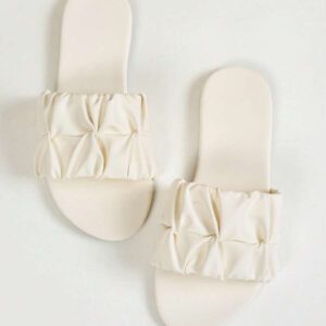 Sandales plates mode femme, tressées 2025 Nouveau modèle floral d'été à bout rond, mules à enfiler
