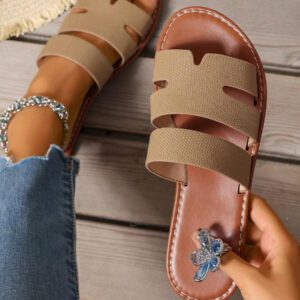 Nouvelles sandales de printemps/été de la marque, sandales plates décontractées à la mode pour femmes, sandales style romain à enfiler, noir/beige/marron. Sandales compensées rétro élégantes avec strass, recommandées par des blogueuses, chaussures de plage, mules minimalistes d'intérieur/extérieur, sandales plates avec décoration métallique motif crocodile
