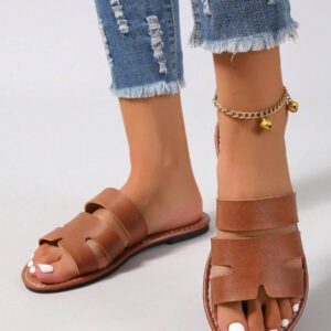 Nouvelles sandales de printemps/été de la marque, sandales plates décontractées à la mode pour femmes, sandales style romain à enfiler, noir/beige/marron. Sandales compensées rétro élégantes avec strass, recommandées par des blogueuses, chaussures de plage, mules minimalistes d'intérieur/extérieur, sandales plates avec décoration métallique motif crocodile