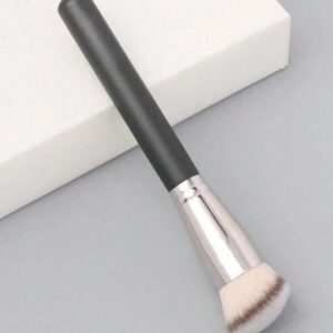 3 pièces Ensemble de pinceaux de maquillage professionnels : pinceau de fond de teint, pinceau de correcteur sous les yeux, pinceau kabuki plat oblique pour le nez et le contour. Idéal pour fondre le correcteur, la poudre et les produits liquides ou en crème. Pinceau de correcteur à tête ronde avec poils doux et épais pour une couverture complète.