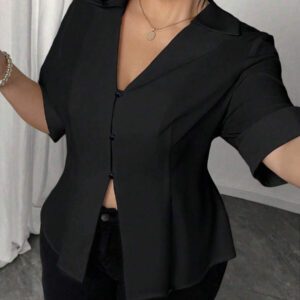 Elenzga Chemisier bleu ample à col en V en tissu doux, ouverture devant, ourlet ajusté avec fente, manches 3/4 avec revers, taille plissée, style casual et pratique pour le bureau. Chemisiers élégants pour femmes