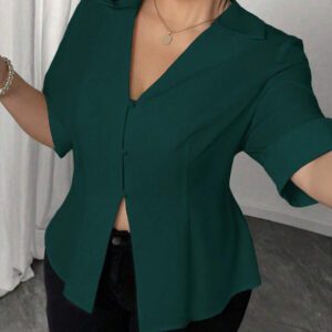 Elenzga Chemisier bleu ample à col en V en tissu doux, ouverture devant, ourlet ajusté avec fente, manches 3/4 avec revers, taille plissée, style casual et pratique pour le bureau. Chemisiers élégants pour femmes
