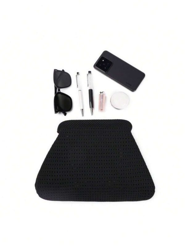 Cadeau pour la Fête des Mères, 1 pièce Sac tricoté, Sac à main noir unicolore ajouré pour femmes/dames, Sac de plage/soirée en crochet mode décontractée, Sac de maquillage de rangement portable, Pochette nuage de vacances, Fourre-tout de plage/fête, Cadeau parfait pour les sœurs et les amies, peut contenir tous les produits de beauté essentiels – Image 4