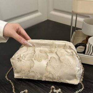 1 pièce Sac de soirée à fleurs glamour mode décontracté pour femmes. Sac pochette avec fermoir à baiser, sac à bandoulière, sac à bandoulière amovible. Très adapté pour les adolescentes.