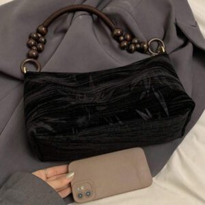 Sac à épaule en suédine en forme de nuage, sac en forme de dumpling à la mode avec un design unique, sac à main en daim, s'assortissant parfaitement aux tenues d'automne pour femmes
