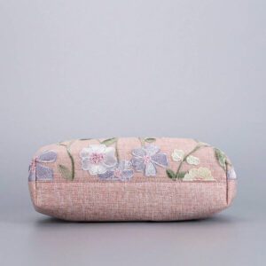 Sac pochette femme à fleurs avec sequins et broderie, sac de soirée d'été scintillant avec design floral brillant, pochette nuage asymétrique légère et volantée pour la fête.