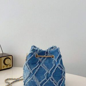 Nouveau sac seau mode classique, tout assorti, couleur unie, motif losange et bordure brute, avec cordon de serrage pour l'ouverture et la fermeture. Design élégant pour femmes, convient pour le shopping, les déplacements professionnels et les soirées