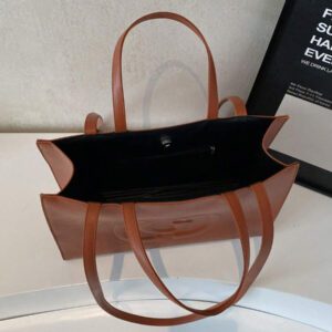 Grand sac à dos en PU de style mode affaires décontracté pour femmes, d'une seule couleur unie et étanche. Convient aux filles, femmes, étudiantes universitaires, nouveaux arrivants et employés de bureau. Très adapté pour le travail, les affaires, les trajets domicile-travail et l'école.