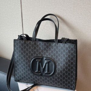 Grand sac à dos en PU de style mode affaires décontracté pour femmes, d'une seule couleur unie et étanche. Convient aux filles, femmes, étudiantes universitaires, nouveaux arrivants et employés de bureau. Très adapté pour le travail, les affaires, les trajets domicile-travail et l'école.
