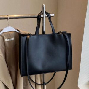 Grand sac à dos en PU de style mode affaires décontracté pour femmes, d'une seule couleur unie et étanche. Convient aux filles, femmes, étudiantes universitaires, nouveaux arrivants et employés de bureau. Très adapté pour le travail, les affaires, les trajets domicile-travail et l'école.