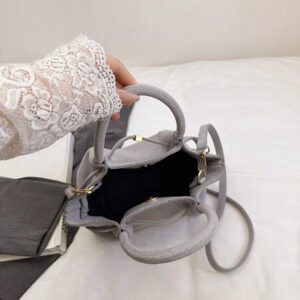 2025 Nouveau sac fourre-tout vintage plissé petit, sac à bandoulière minimaliste pour navetteurs