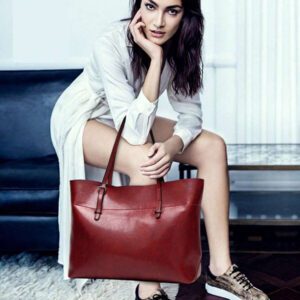 Sac fourre-tout pour femmes au style minimaliste européen et américain à la mode, en peau huilée. Grande capacité, cadeau idéal pour les . Convient aux dames de bureau, aux étudiantes universitaires et à la classe ouvrière. Sacs de travail pour femmes attrayants