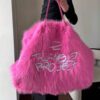 Sac fourre-tout rose mignon et doux avec broderie, style américain Ins, sac à bandoulière/sous le bras, grand sac en peluche unisexe, adorable - Rose vif