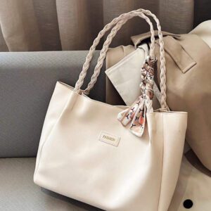 Sac à main polyvalent de couleur unie pour femmes, grand sac à bandoulière en PU Malist avec décoration d'écharpe de soie, sacs fourre-tout légers et de grande capacité pour le travail de bureau quotidien, sac fourre-tout carré mode et imperméable, cadeau de vacances pour maman, sac d'école, grande capacité, portable, décontracté chic, convient aux adolescentes, aux étudiantes, aux employés de bureau, parfait pour la rentrée scolaire, le collège, le lycée, le travail, les affaires, les trajets