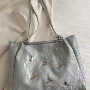 Sac à main polyvalent de couleur unie pour femmes, grand sac à bandoulière en PU Malist avec décoration d'écharpe de soie, sacs fourre-tout légers et de grande capacité pour le travail de bureau quotidien, sac fourre-tout carré mode et imperméable, cadeau de vacances pour maman, sac d'école, grande capacité, portable, décontracté chic, convient aux adolescentes, aux étudiantes, aux employés de bureau, parfait pour la rentrée scolaire, le collège, le lycée, le travail, les affaires, les trajets