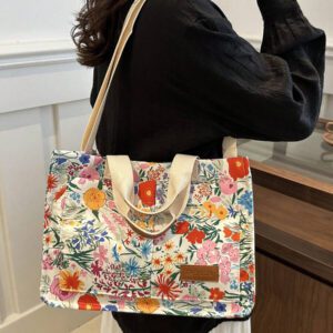 Nouveau sac fourre-tout minimaliste à imprimé fraise, sac fourre-tout de voyage de grande capacité pour les vacances et l'extérieur, sac de transport en velours côtelé décontracté à poches multiples et avec poignée supérieure, sac léger et portable pour le shopping quotidien, l'école et les étudiants, sac à bandoulière de style scolaire pour le trajet et les sorties