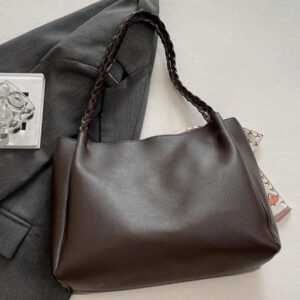 Sac à main polyvalent de couleur unie pour femmes, grand sac à bandoulière en PU Malist avec décoration d'écharpe de soie, sacs fourre-tout légers et de grande capacité pour le travail de bureau quotidien, sac fourre-tout carré mode et imperméable, cadeau de vacances pour maman, sac d'école, grande capacité, portable, décontracté chic, convient aux adolescentes, aux étudiantes, aux employés de bureau, parfait pour la rentrée scolaire, le collège, le lycée, le travail, les affaires, les trajets
