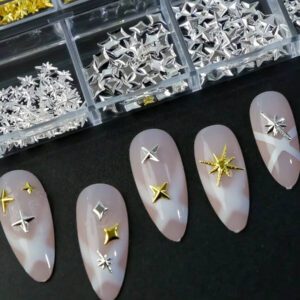 1 boîte de rivets en forme d'étoile, de lune, de cœur et de triangle pour la décoration des ongles des doigts et des orteils. Bijoux de clou d'art 3D en métal doré de style punk. 6 grilles de paillettes et breloques pour ongles pour DIY. Fournitures pour ongles.