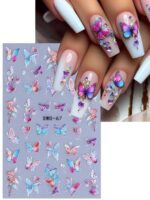 2 pièces Autocollants d'art pour ongles décalques 5D gaufrés à motifs de fleurs bleues. Designs d'art pour ongles avec fleurs dégradées, motifs de vignes et texture de pétales. Feuilles de recouvrement complet pour décoration des ongles. Accessoires de manucure. – Image 4