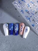 2 pièces Autocollants d'art pour ongles décalques 5D gaufrés à motifs de fleurs bleues. Designs d'art pour ongles avec fleurs dégradées, motifs de vignes et texture de pétales. Feuilles de recouvrement complet pour décoration des ongles. Accessoires de manucure. – Image 15