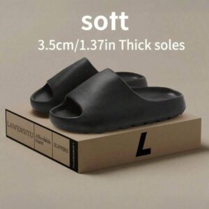 Sandales coulissantes confortables pour hommes, nouvelles sandales d'été 2025 antidérapantes à semelle épaisse et confortable, sandales de plage pour hommes, tongs en EVA, une taille en dessous