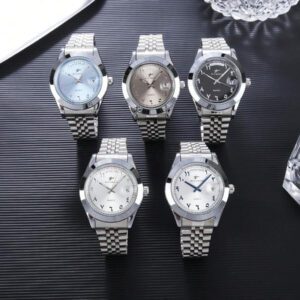 RICECGO 1 pièce Montre à quartz classique pour hommes RICECGO, cadran circulaire, affichage du calendrier, bracelet en acier inoxydable, convient pour un port quotidien, cadeau idéal pour les anniversaires, fournitures scolaires pour les étudiants