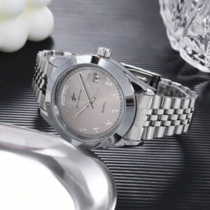 RICECGO 1 pièce Montre à quartz classique pour hommes RICECGO, cadran circulaire, affichage du calendrier, bracelet en acier inoxydable, convient pour un port quotidien, cadeau idéal pour les anniversaires, fournitures scolaires pour les étudiants