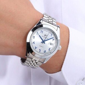 RICECGO 1 pièce Montre à quartz classique pour hommes RICECGO, cadran circulaire, affichage du calendrier, bracelet en acier inoxydable, convient pour un port quotidien, cadeau idéal pour les anniversaires, fournitures scolaires pour les étudiants