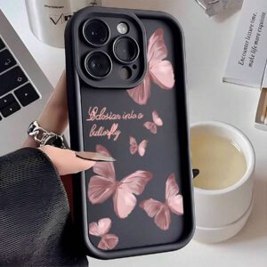 1 pièce Étui de téléphone mignon et minimaliste avec papillon rose pastel et texte anglais. Cadre de lentille rose mat au design en degrés avec une protection complète. Compatible avec Samsung/Galaxy/OPPO/VIVO/Honor/Realme. Étanche, antichoc et résistant aux rayures
