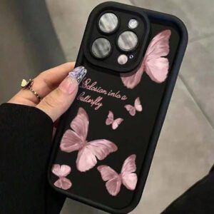 1 pièce Étui de téléphone mignon et minimaliste avec papillon rose pastel et texte anglais. Cadre de lentille rose mat au design en degrés avec une protection complète. Compatible avec Samsung/Galaxy/OPPO/VIVO/Honor/Realme. Étanche, antichoc et résistant aux rayures