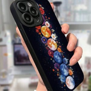 Étui de téléphone anti-chute peint avec éclipse de lune, d'étoiles et de planètes en glitter précis. Compatible avec P14 Pro Max, 3D P13 dessin animé P11 Peint P12 Anti-Drop XR dessin animé 78GES2, également compatible avec la série A03s, A03core, A04, A12, A13, A14, A21s, A22, A23, A24, A32, A33A34, A5 A51A52, A53, A54, A71, A72, A73, S20FE, S21, S22 et compatible avec Xiaomi, compatible avec la série Redmi 9, 9a, 10a, 10c, Note9, Note10, Note11, Note12, 12, 12c. Étui étanche, antichoc et résistant aux rayures.