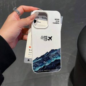 1 pièce Étui de téléphone avec citation anglaise, avion noir et montagne enneigée, conception personnalisée compatible avec 16 ProMax/15/14Plus/13/12/11, housse de protection étanche aux chocs, anti-rayures
