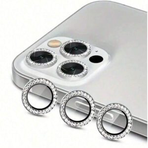 1 set de film protecteur de lentille de caméra avec strass flash compatible avec 12/12 Mini/12 Pro/12 Pro Max, 13/13 Mini/13 Pro/13 Pro Max, 11/11 Pro/11 Pro Max, 14/14 Plus/14 Pro/14 Pro Max, 15/15 Plus/15 Pro/15 Pro Max. Couvercle de caméra en verre trempé décoré de strass incrustés. Cadeau coloré de strass étincelant pour l'anniversaire, la famille et les amis. Protecteur de lentille, accessoires de téléphone étanches, antichoc, anti-rayures et anti-traces de doigts, avec protection complète.