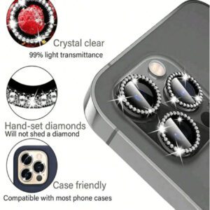 1 set de film protecteur de lentille de caméra avec strass flash compatible avec 12/12 Mini/12 Pro/12 Pro Max, 13/13 Mini/13 Pro/13 Pro Max, 11/11 Pro/11 Pro Max, 14/14 Plus/14 Pro/14 Pro Max, 15/15 Plus/15 Pro/15 Pro Max. Couvercle de caméra en verre trempé décoré de strass incrustés. Cadeau coloré de strass étincelant pour l'anniversaire, la famille et les amis. Protecteur de lentille, accessoires de téléphone étanches, antichoc, anti-rayures et anti-traces de doigts, avec protection complète.