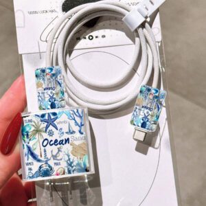 Étui de protection de câble de charge avec motifs océan, étoile de mer et requin, compatible avec le chargeur Apple 20W. Étui de protection minimaliste pour chargeur Apple, compatible avec le câble de charge 20W pour iPhone 15/16 Pro Max. Résistant aux rayures et aux morsures. Convient pour iPhone 13/14 Plus. Cadeau d'Halloween pour le petit ami/la petite amie.