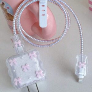 5 pièces Petit ensemble de chargeur de téléphone 20W/18W rose clair/violet avec design de nœud cœur/nœud doré/cerise et fausse perle blanche, protecteur de câble de charge, étui protecteur de tête de charge, compatible avec le chargeur Apple