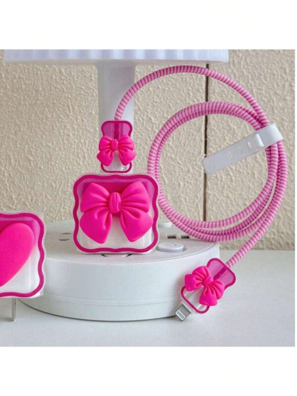 5 pièces Ensemble de boîtier de chargeur de téléphone compatible avec le chargeur Apple 18/20W avec boîtier de chargeur à nœud rose fuchsia 3D et câble de données avec corde de protection compatible avec les téléphones mobiles 16/15/14/13/12/11. Étui en TPU doux anti-rayures et anti-casse, protecteur de câble de chargeur – Image 3